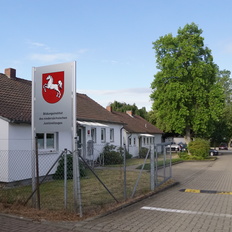 Einfahrt zum Bildungsinstitut